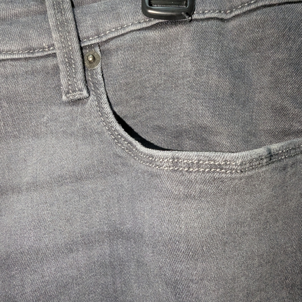 Women's Universal Thread Distressed Gray Jeans Si… - image 5